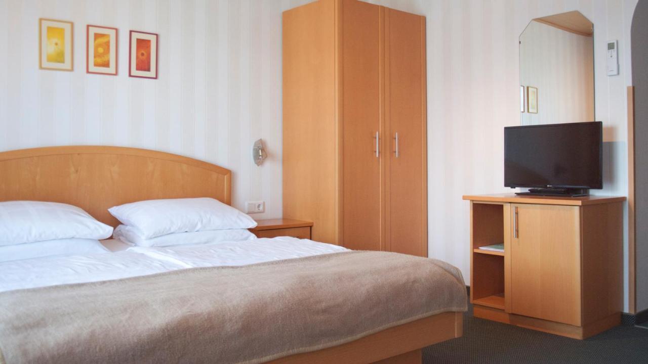 Gastehaus Moser Bed & Breakfast Podersdorf am See Dış mekan fotoğraf