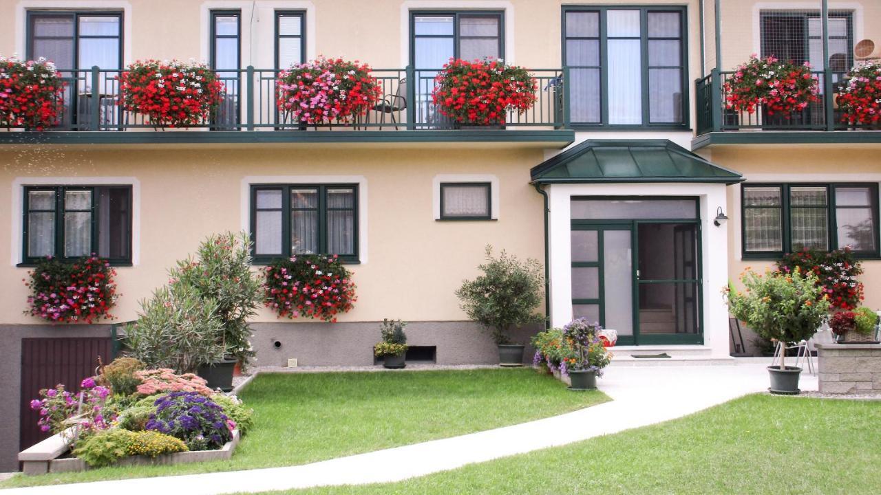 Gastehaus Moser Bed & Breakfast Podersdorf am See Dış mekan fotoğraf