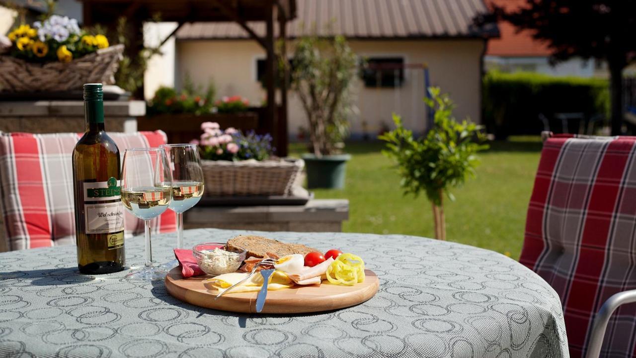 Gastehaus Moser Bed & Breakfast Podersdorf am See Dış mekan fotoğraf